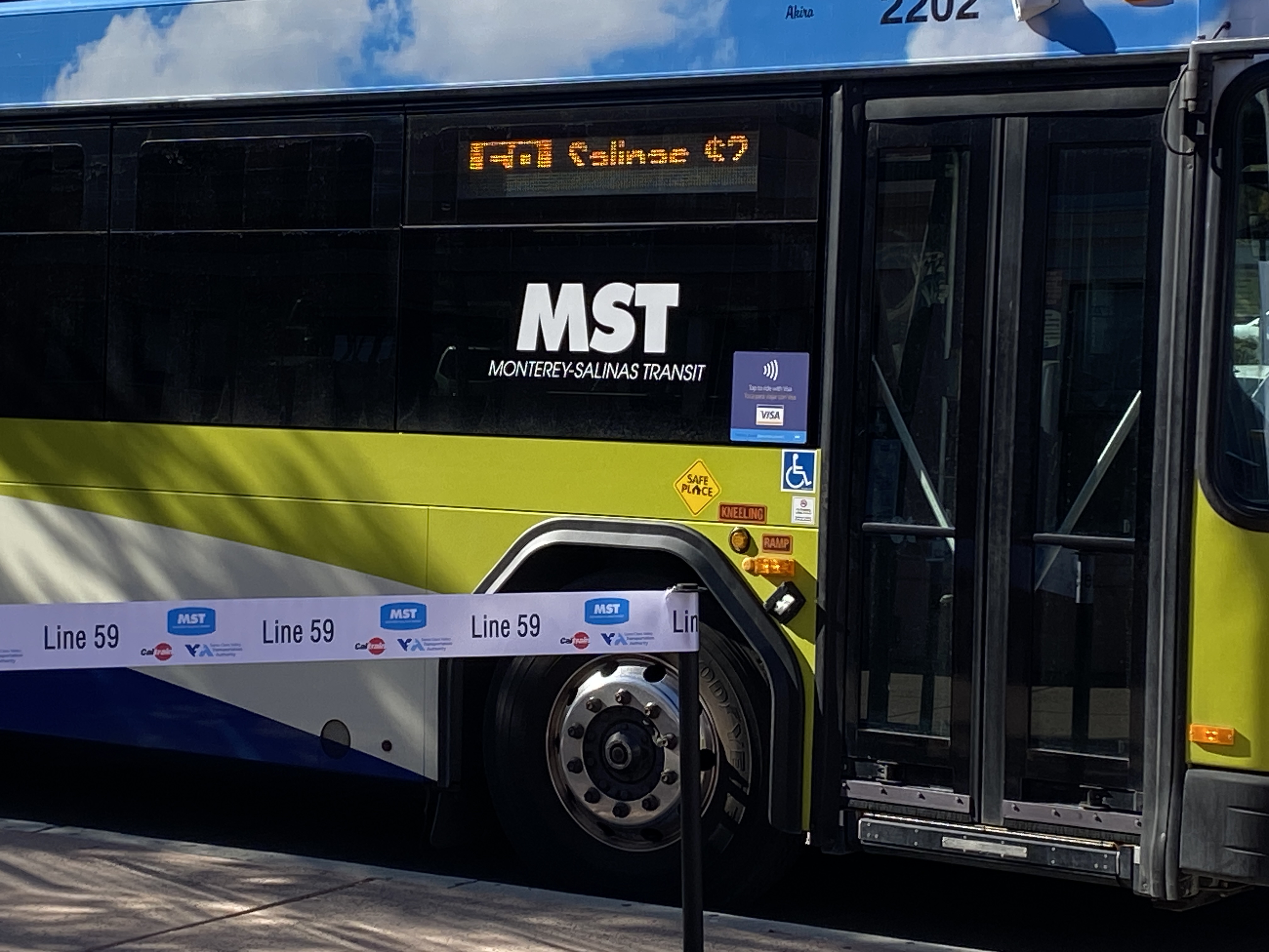 Public Transit Connection Between Gilroy and Salinas VTA